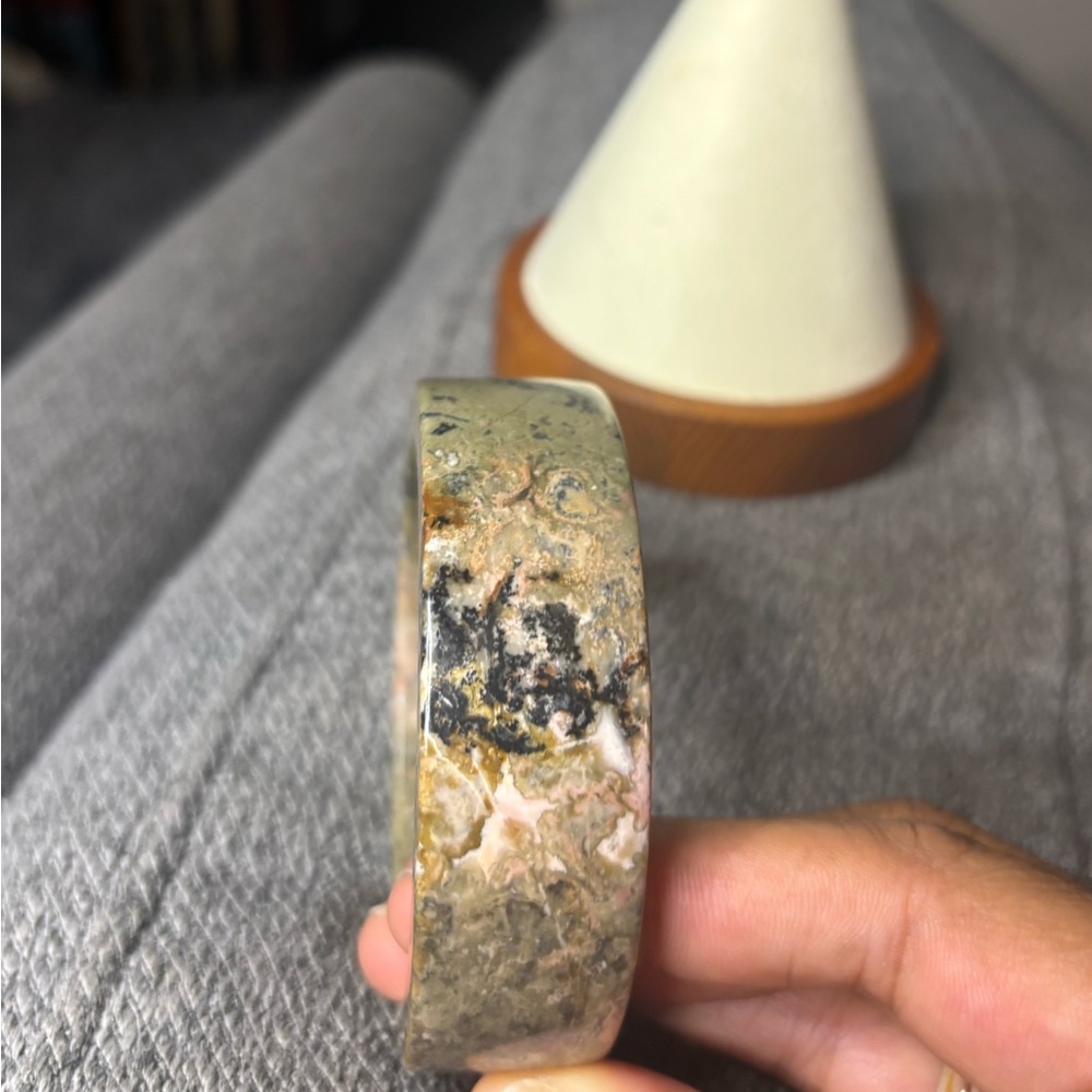 Plum Jade Bangle - Picture 4 of 11
